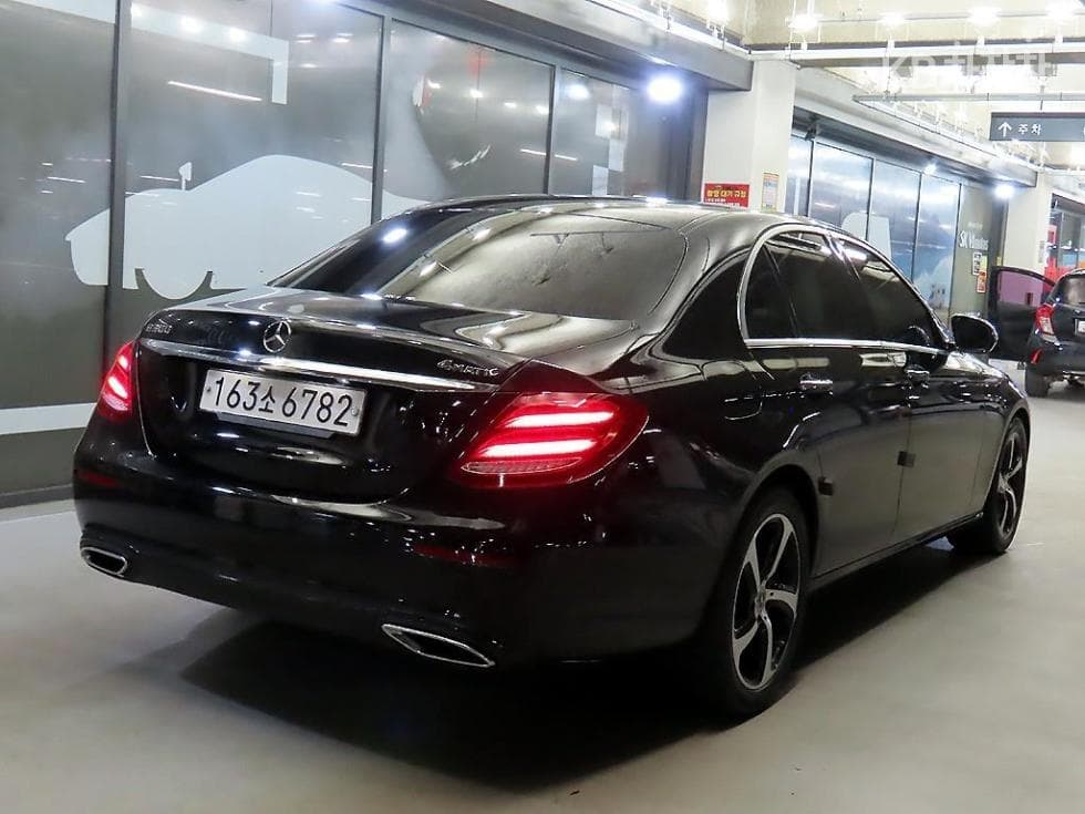 Mercedes-Benz E-Class (W213)E250 Avantgarde - 4