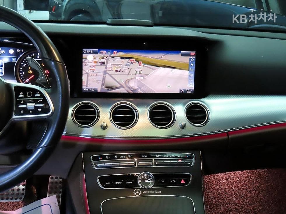 Mercedes-Benz E-Class (W213)E250 Avantgarde - 11