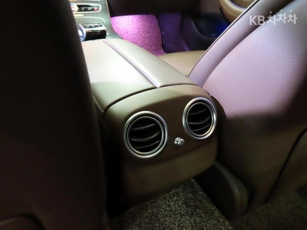 Mercedes-Benz E-Class (W213)E250 Avantgarde - 16