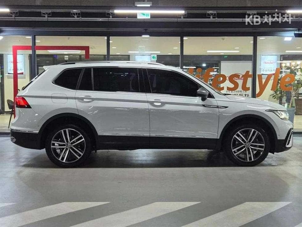 Volkswagen Tiguan Allspace2.0 Turbocharged Stratified Injection (VW) Prestige - 3