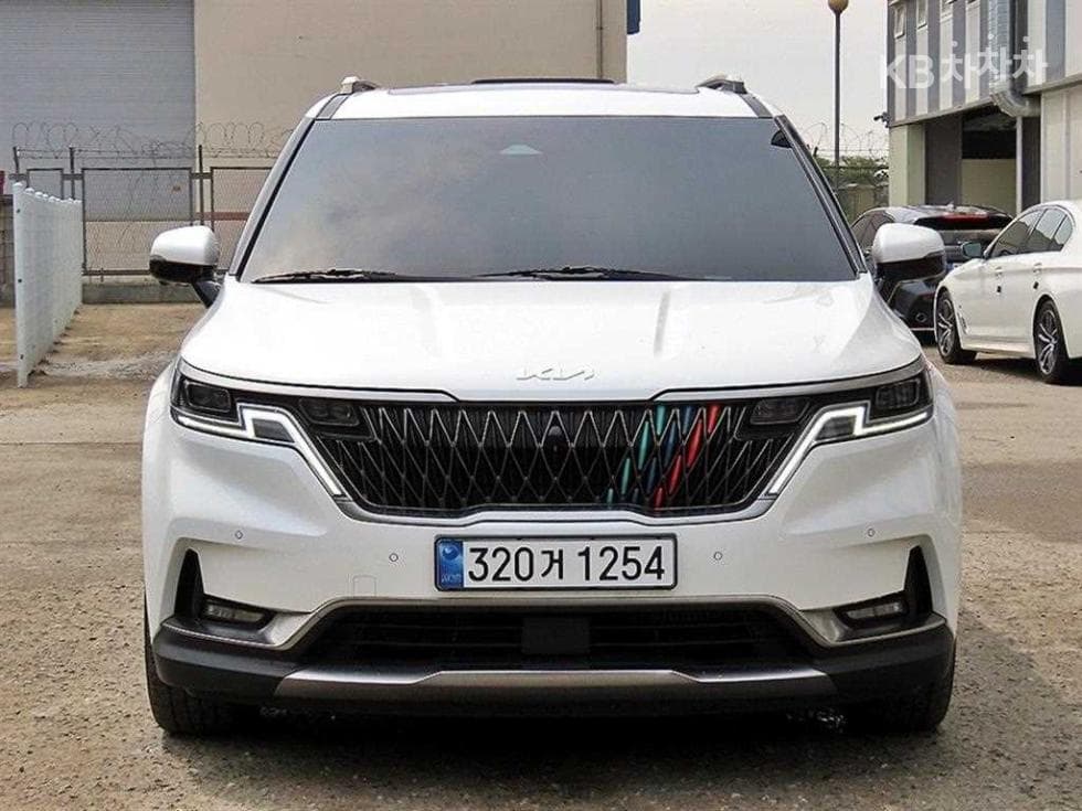 Kia Carnival 4th generation D2.2 9-seater Noblesse - Image 1