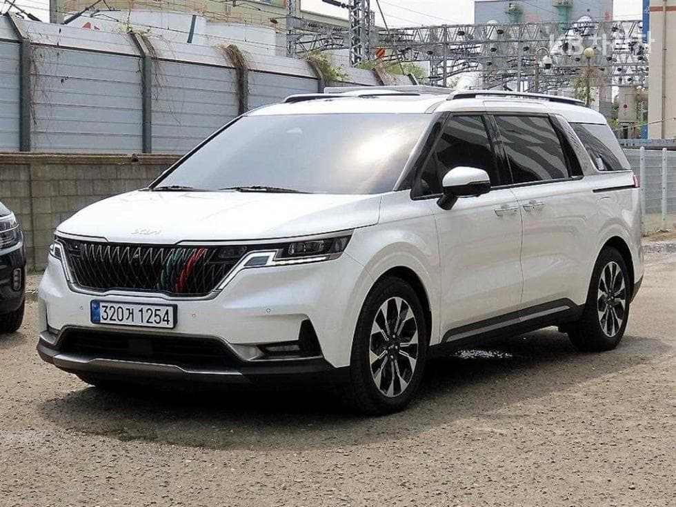 Kia Carnival 4th generationD2.2 9-seater Noblesse - 2