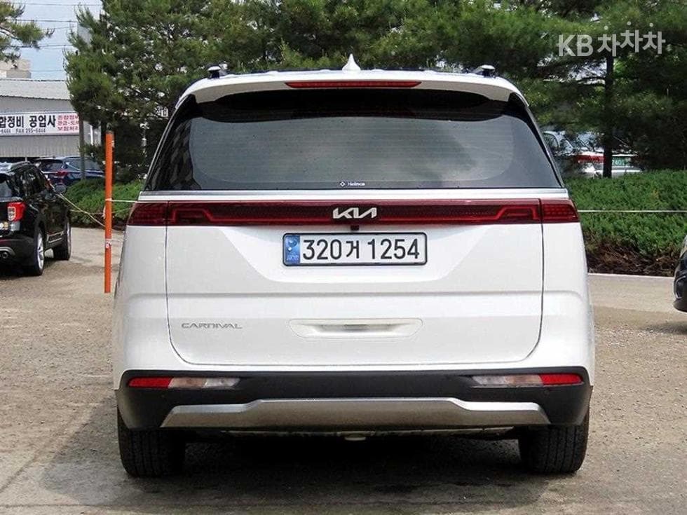 Kia Carnival 4th generationD2.2 9-seater Noblesse - 4