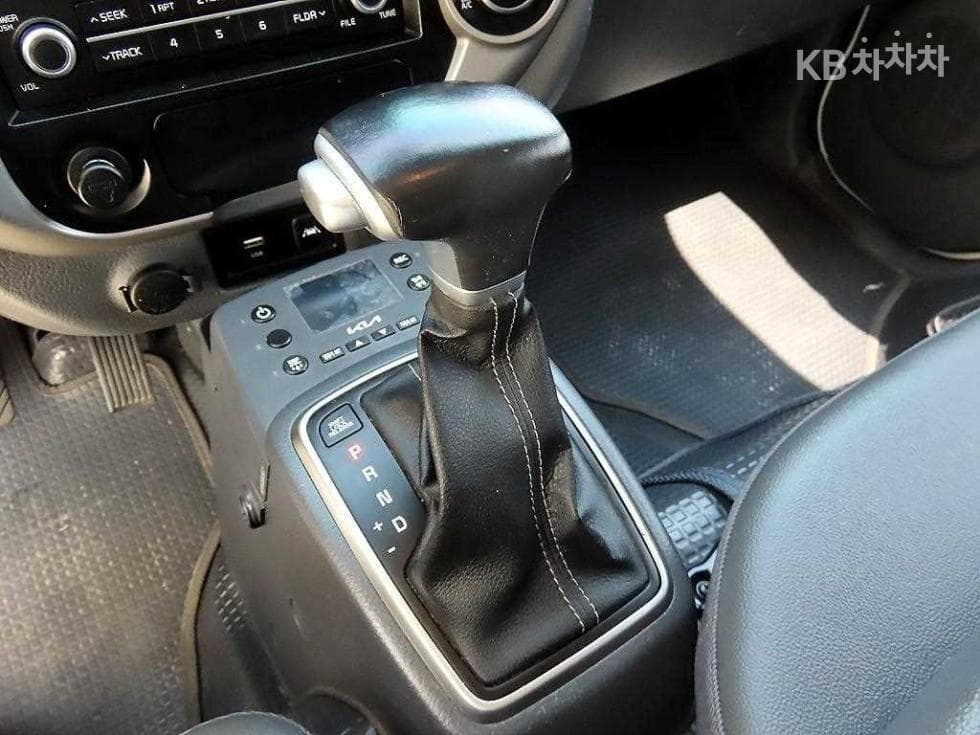 Киа Бонго 3 (лек)1 тон 냉동Товарна надстройка차 Удължено междуосие 표준형 Королевска кабина Лукс - 11