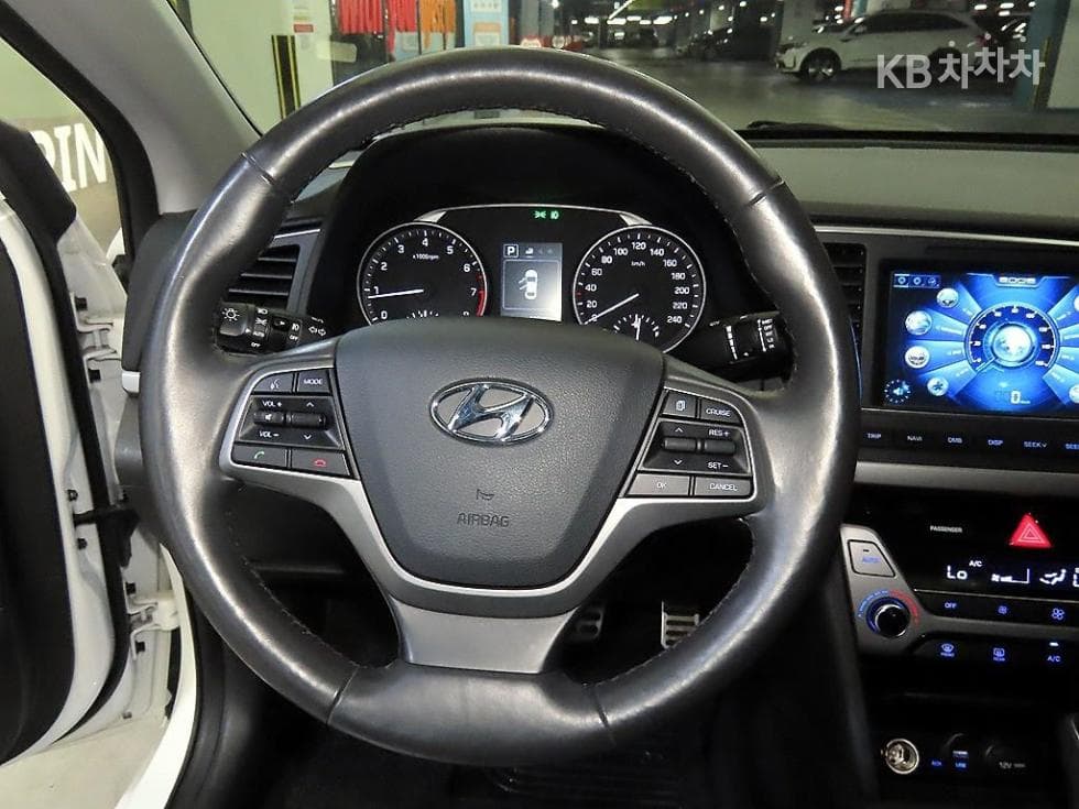Хюндай Avante (Elantra)AD1.6 GDi Modern Специал (специален признак/издание) - 8