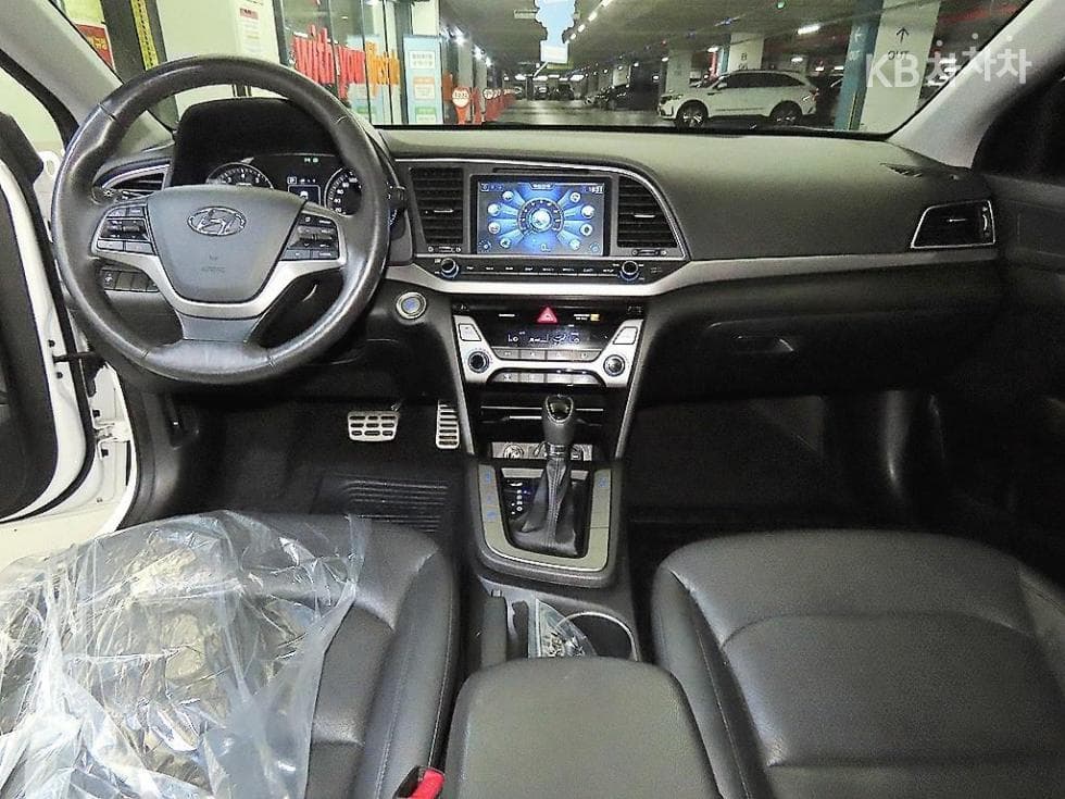 Хюндай Avante (Elantra)AD1.6 GDi Modern Специал (специален признак/издание) - 10