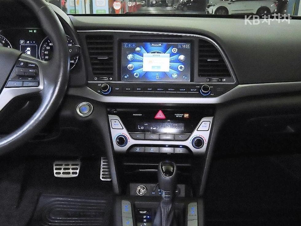 Хюндай Avante (Elantra)AD1.6 GDi Modern Специал (специален признак/издание) - 11