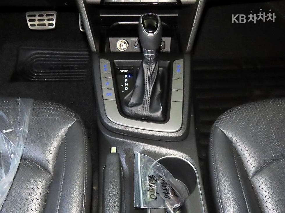 Хюндай Avante (Elantra)AD1.6 GDi Modern Специал (специален признак/издание) - 12