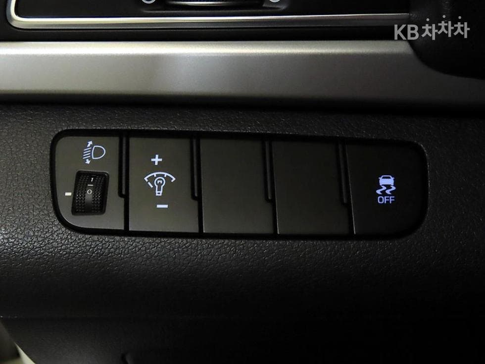 Хюндай Avante (Elantra)AD1.6 GDi Modern Специал (специален признак/издание) - 14