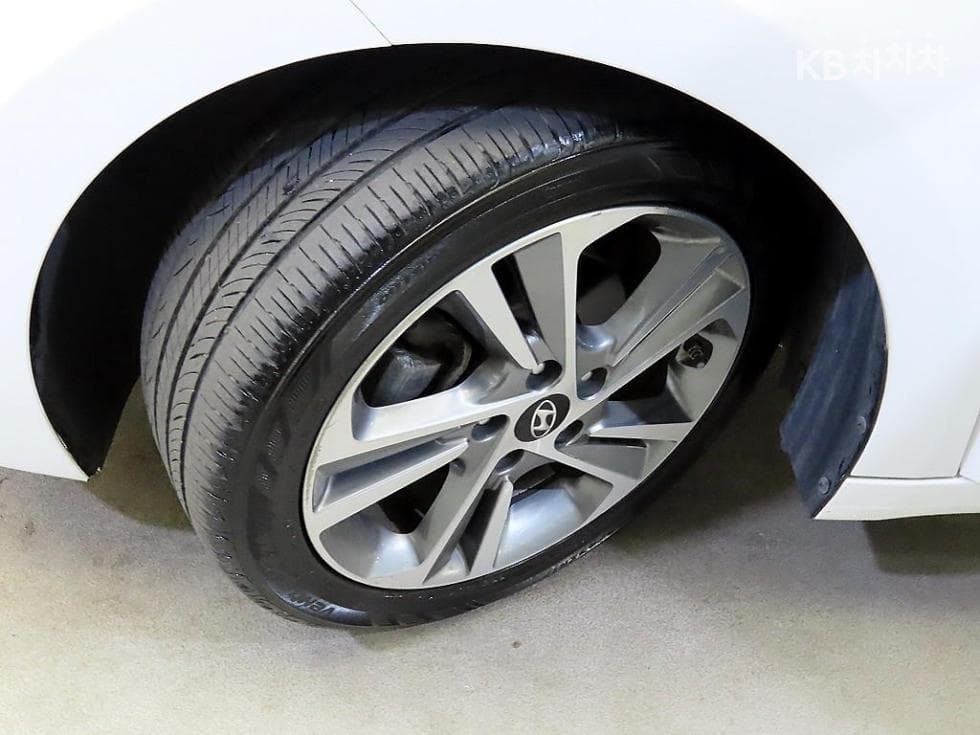 Хюндай Avante (Elantra)AD1.6 GDi Modern Специал (специален признак/издание) - 20