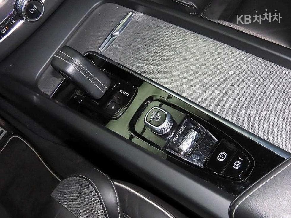 Volvo XC60 Второ поколениеT8 R-Design - 12