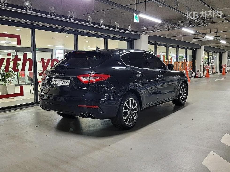 마세라티 르반떼3.0 AWD 그란 루쏘 - 4