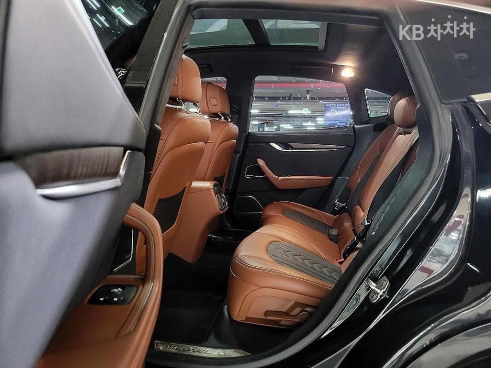 마세라티 르반떼3.0 AWD 그란 루쏘 - 8