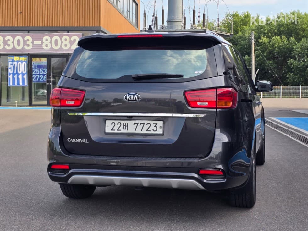 Kia The New (facelift) Carnival9-seater 2.2 Diesel Noblesse Special (special feature/edition) - 2