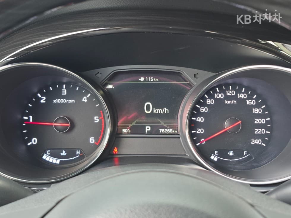 Kia The New (facelift) Carnival9-seater 2.2 Diesel Noblesse Special (special feature/edition) - 6