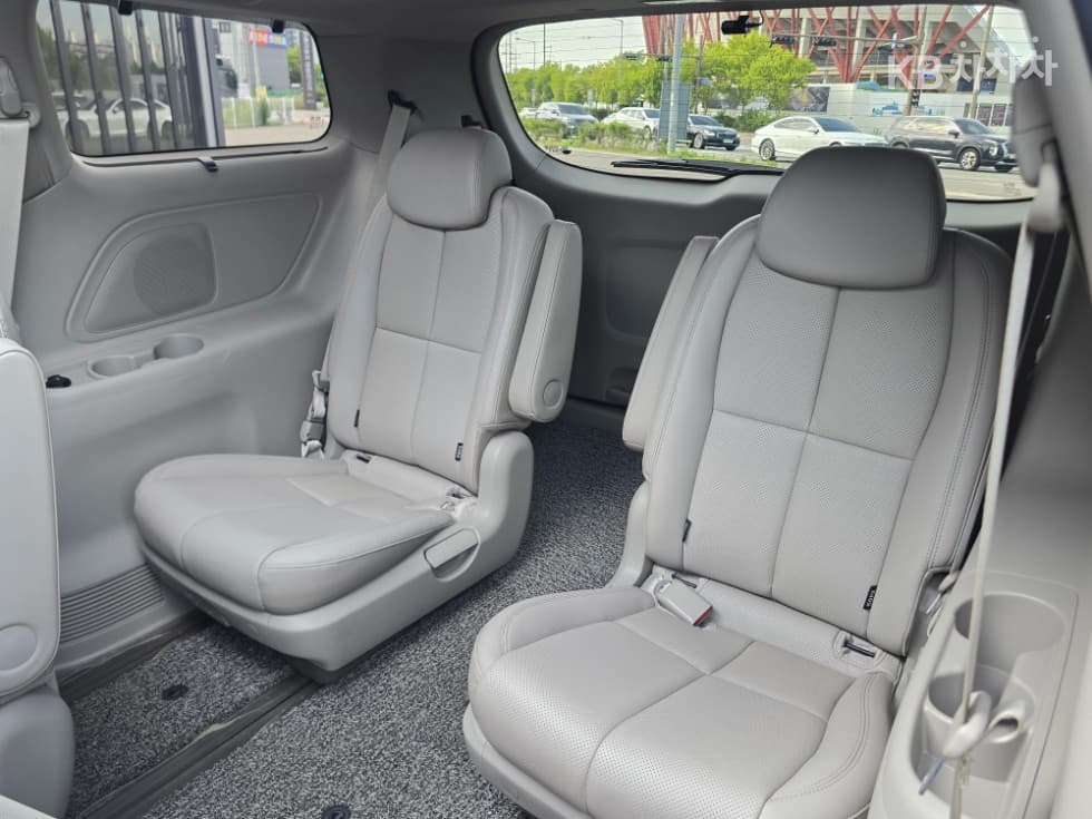 Kia The New (facelift) Carnival9-seater 2.2 Diesel Noblesse Special (special feature/edition) - 10