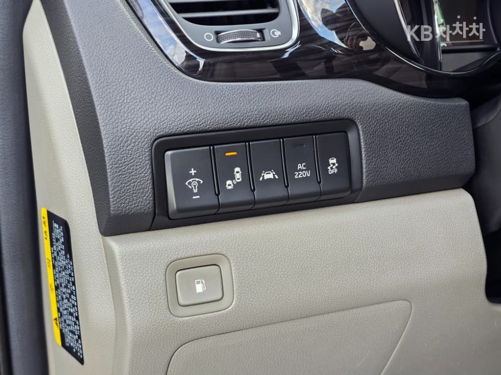 Kia The New (facelift) Carnival9-seater 2.2 Diesel Noblesse Special (special feature/edition) - 12