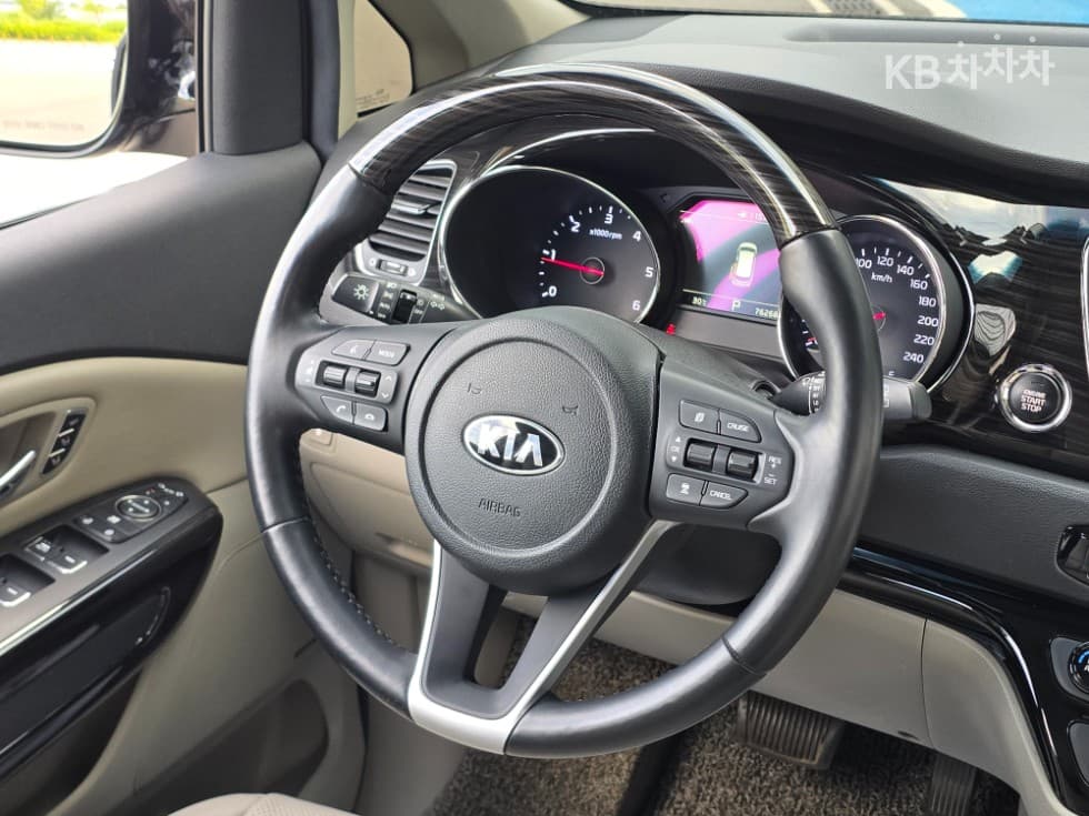 Kia The New (facelift) Carnival9-seater 2.2 Diesel Noblesse Special (special feature/edition) - 13