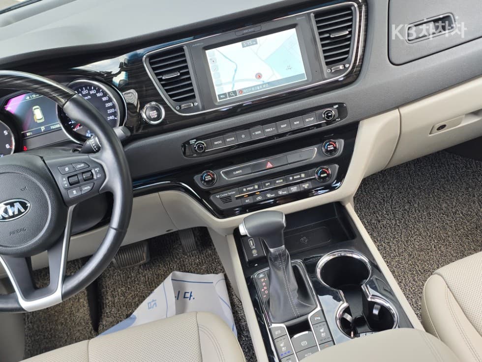 Kia The New (facelift) Carnival9-seater 2.2 Diesel Noblesse Special (special feature/edition) - 14