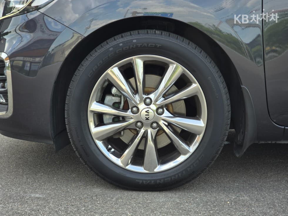 Kia The New (facelift) Carnival9-seater 2.2 Diesel Noblesse Special (special feature/edition) - 19