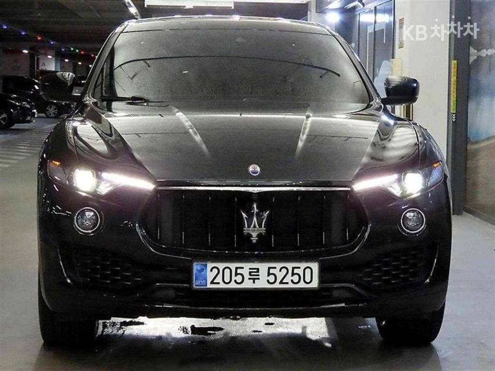 마세라티 르반떼 3.0 AWD Стандартен - Image 1