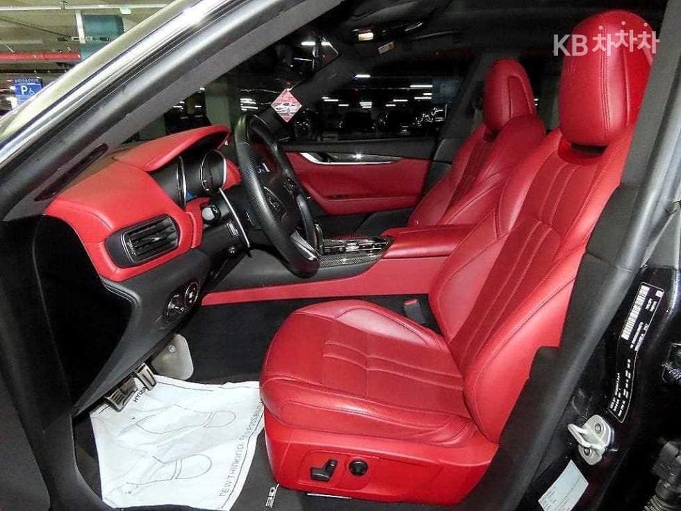 마세라티 르반떼3.0 AWD Стандартен - 6