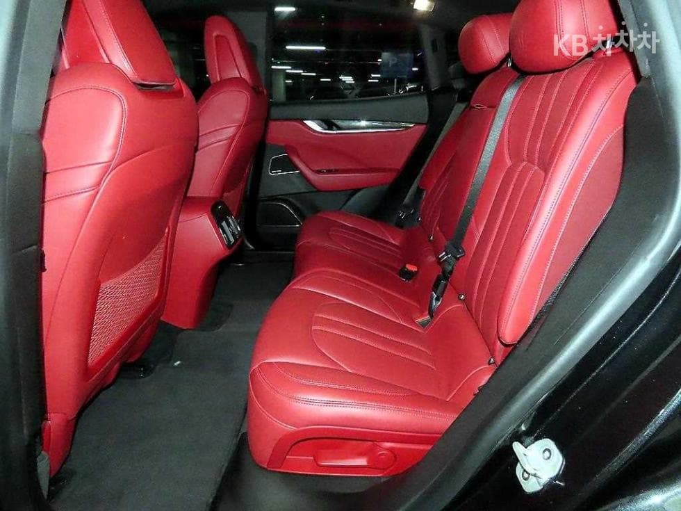 마세라티 르반떼3.0 AWD Стандартен - 7