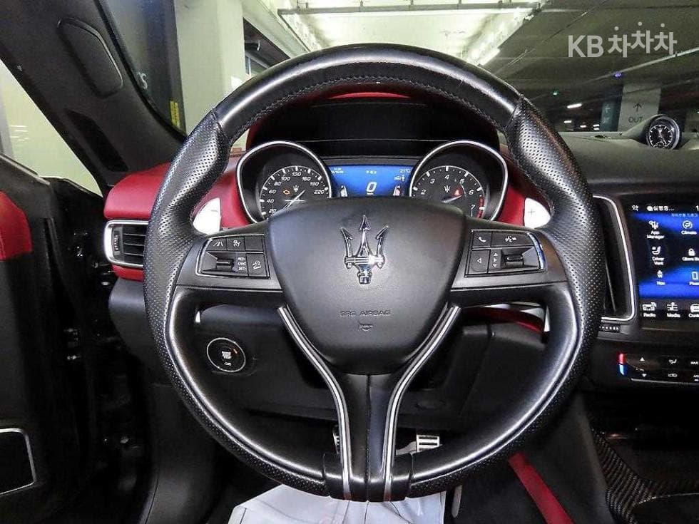 마세라티 르반떼3.0 AWD Стандартен - 8