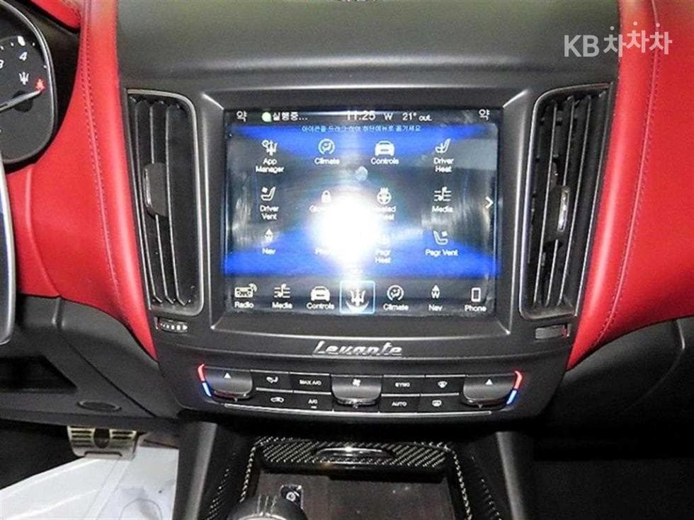 마세라티 르반떼3.0 AWD Стандартен - 11