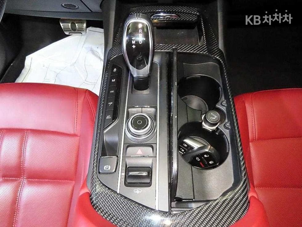 마세라티 르반떼3.0 AWD Стандартен - 12
