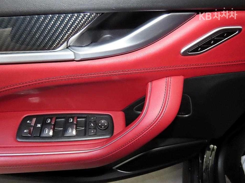 마세라티 르반떼3.0 AWD Стандартен - 13