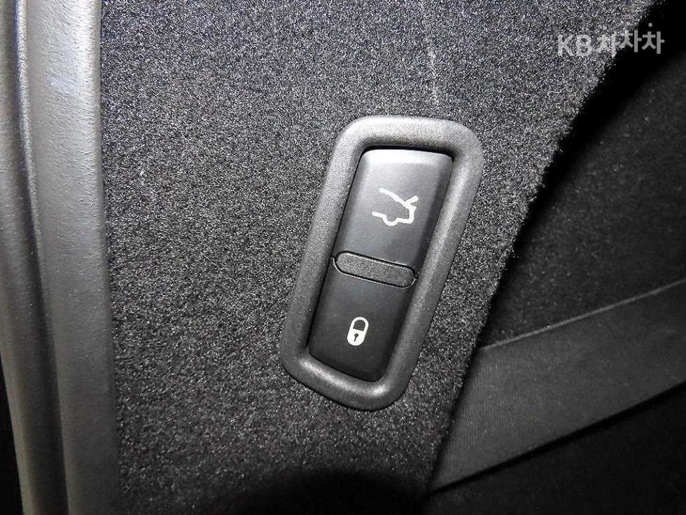 마세라티 르반떼3.0 AWD Стандартен - 15