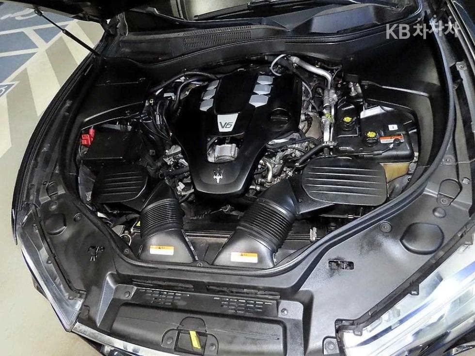마세라티 르반떼3.0 AWD Стандартен - 19
