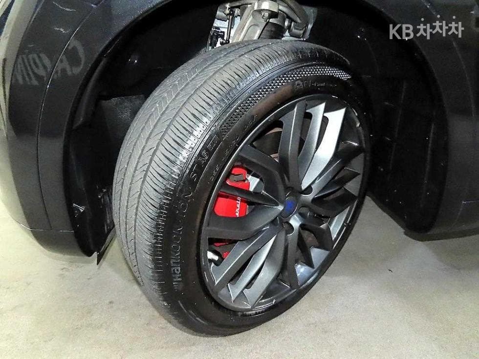 마세라티 르반떼3.0 AWD Стандартен - 20