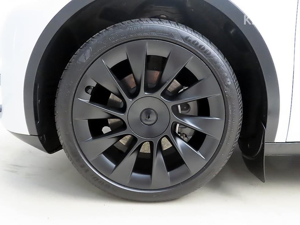 테슬라 Model YRWD Стандартен - 20