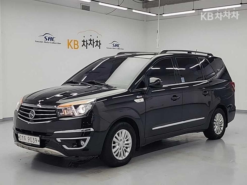 КейДжи Мобилити 코란도 투리스모 9-местен 2WD RX - Image 1