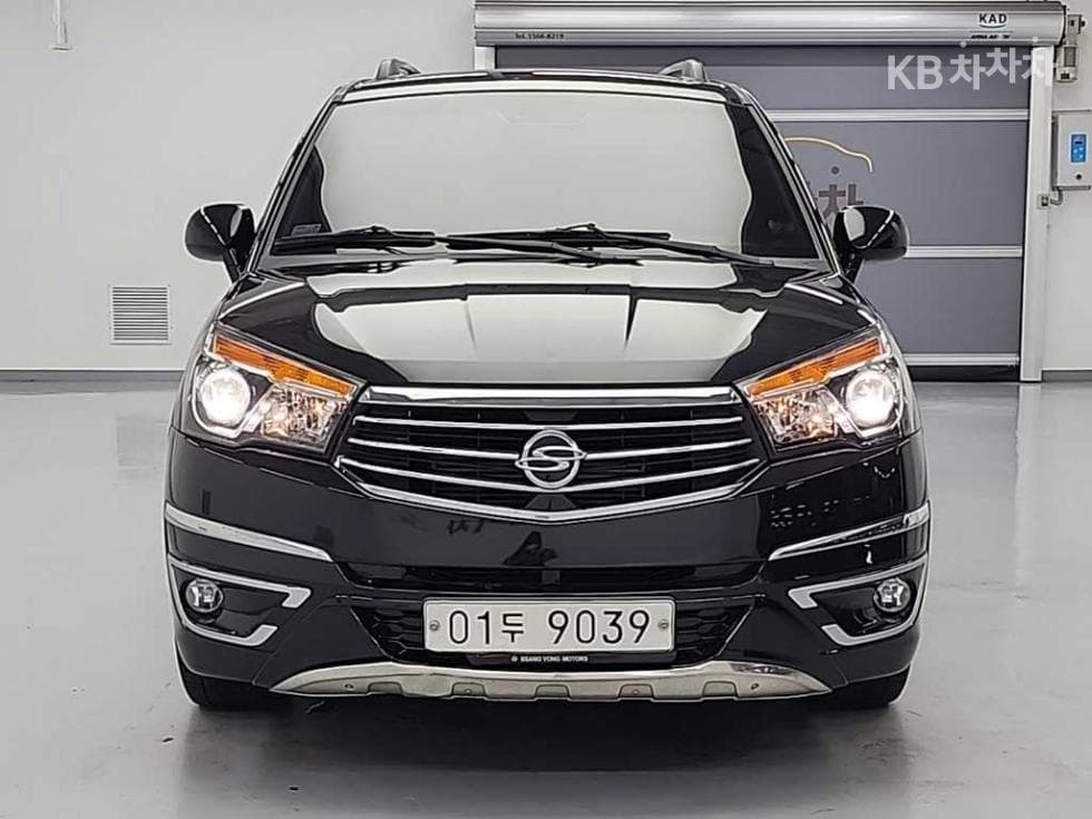 КейДжи Мобилити 코란도 투리스모9-местен 2WD RX - 2