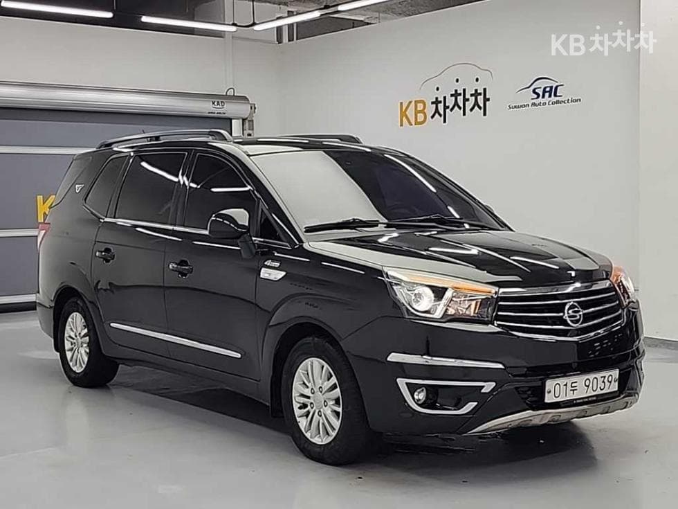КейДжи Мобилити 코란도 투리스모9-местен 2WD RX - 4
