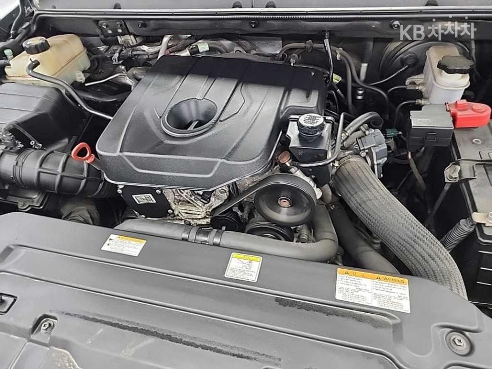 КейДжи Мобилити 코란도 투리스모9-местен 2WD RX - 5