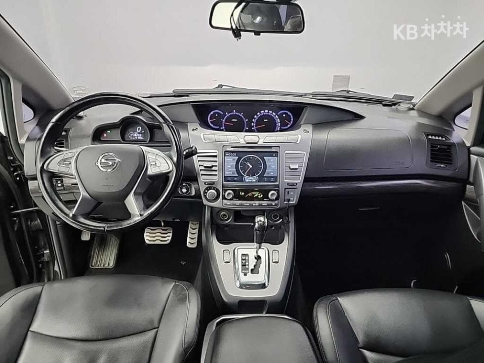 КейДжи Мобилити 코란도 투리스모9-местен 2WD RX - 7