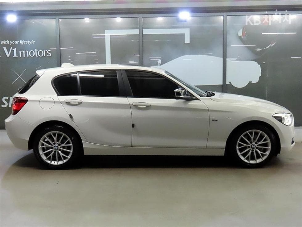 BMW Нов1시리즈118d 스포츠 Стандартен - 3