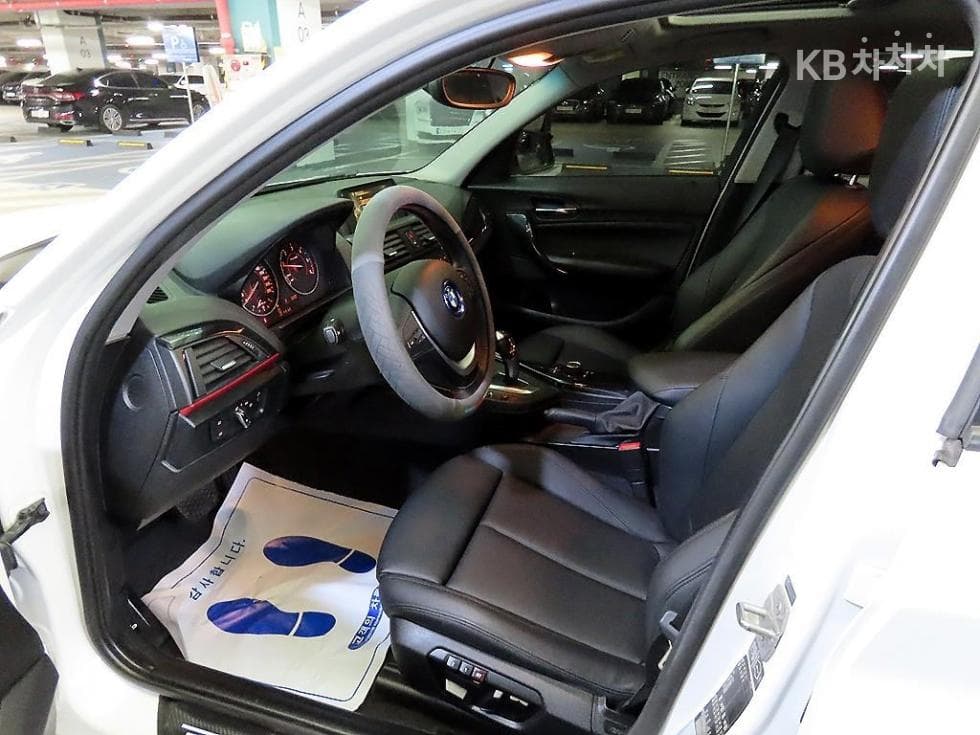 BMW Нов1시리즈118d 스포츠 Стандартен - 6