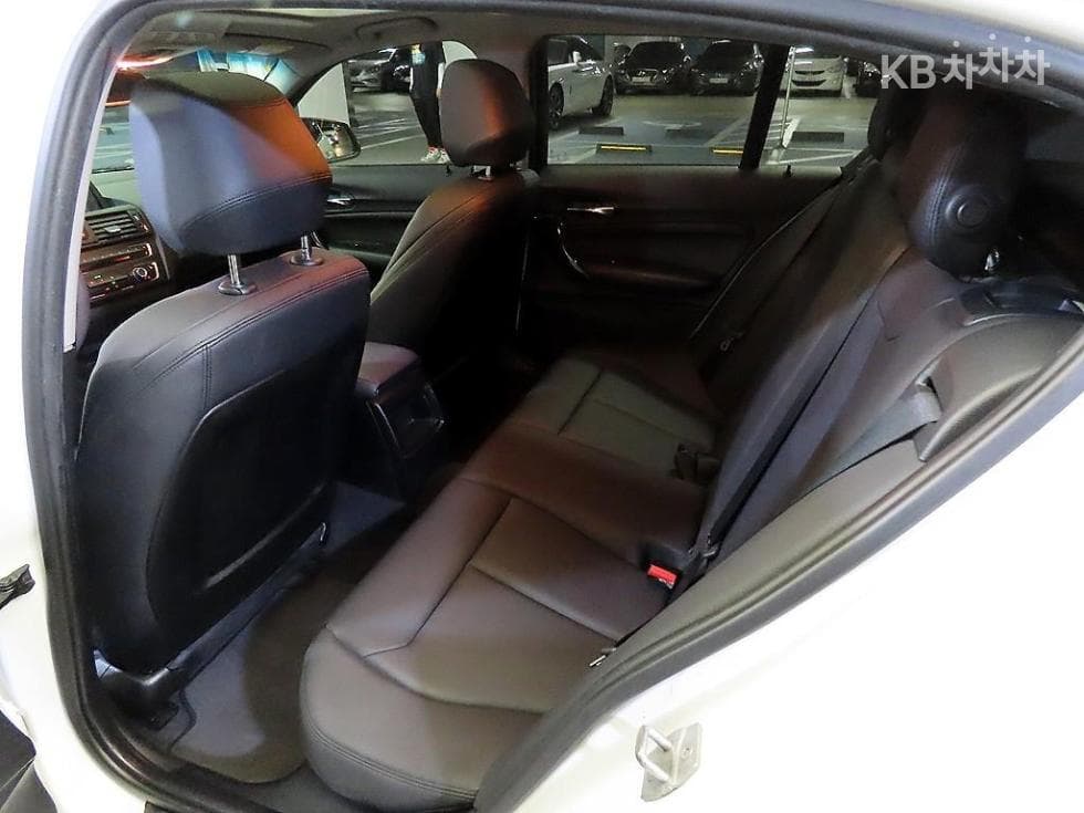 BMW Нов1시리즈118d 스포츠 Стандартен - 7