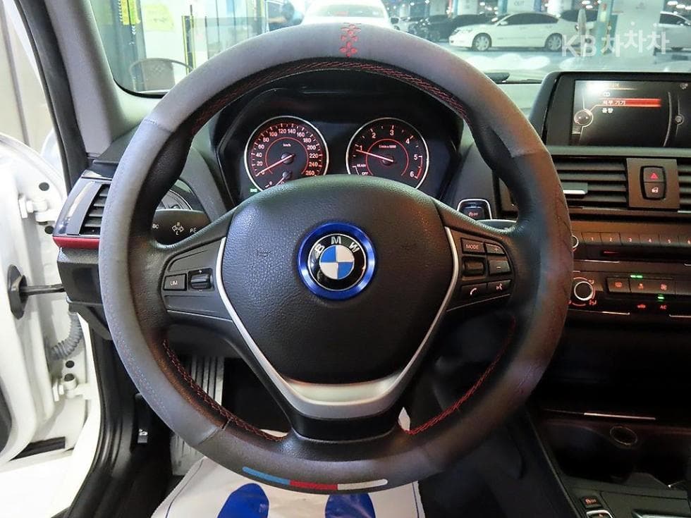 BMW Нов1시리즈118d 스포츠 Стандартен - 8