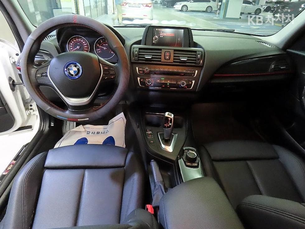 BMW Нов1시리즈118d 스포츠 Стандартен - 10