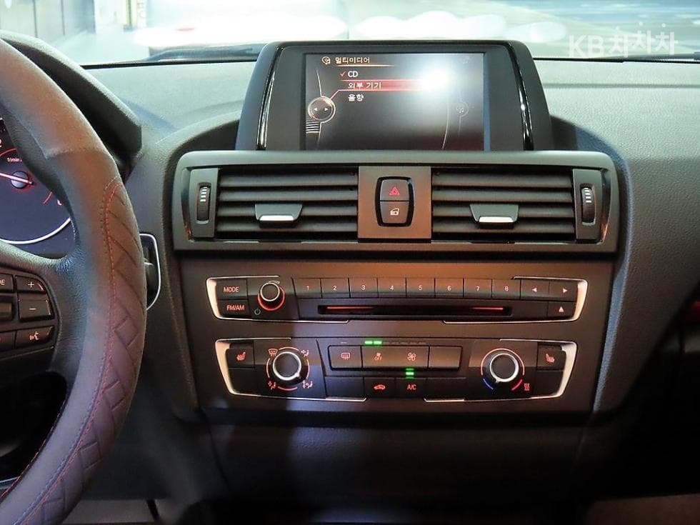 BMW Нов1시리즈118d 스포츠 Стандартен - 11