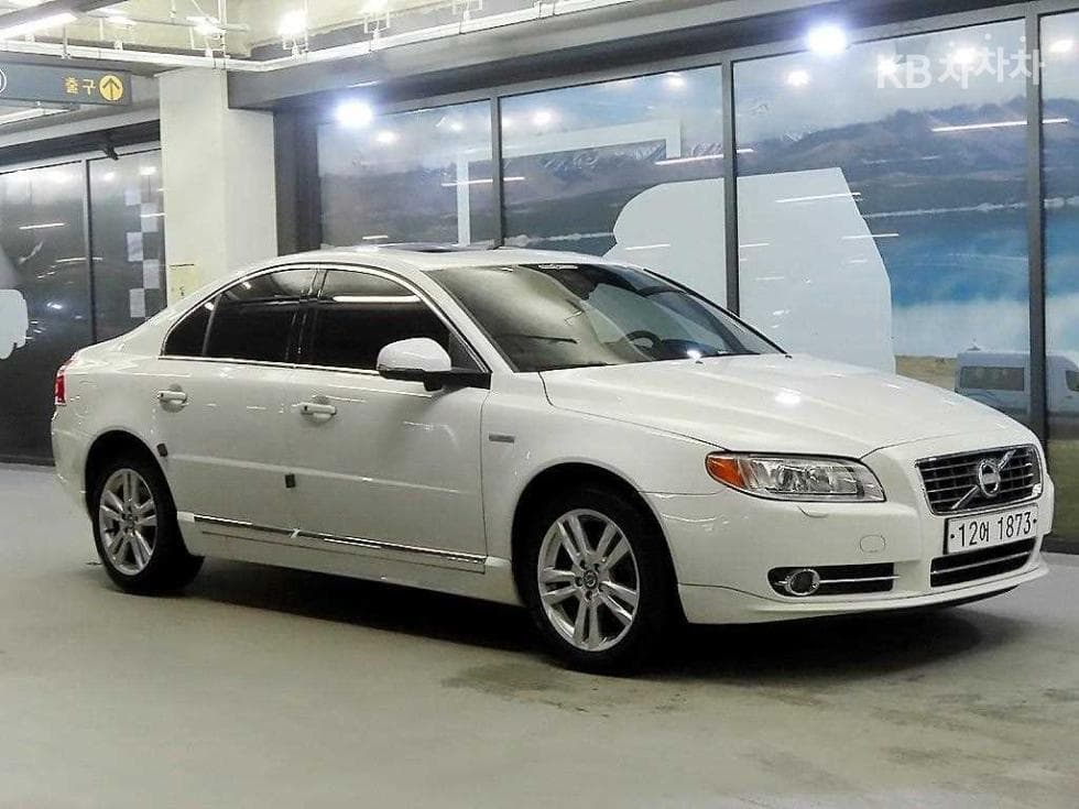 Volvo S80 D4 Premium - Image 1