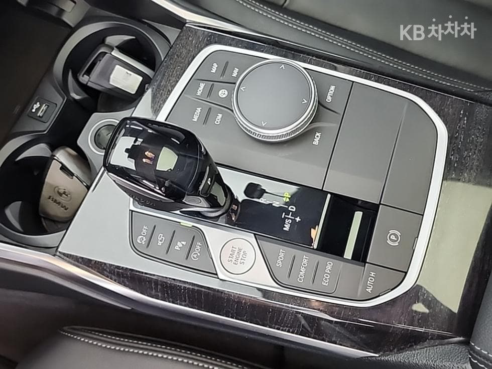 BMW 3 Series (G20)320i Luxury - 8