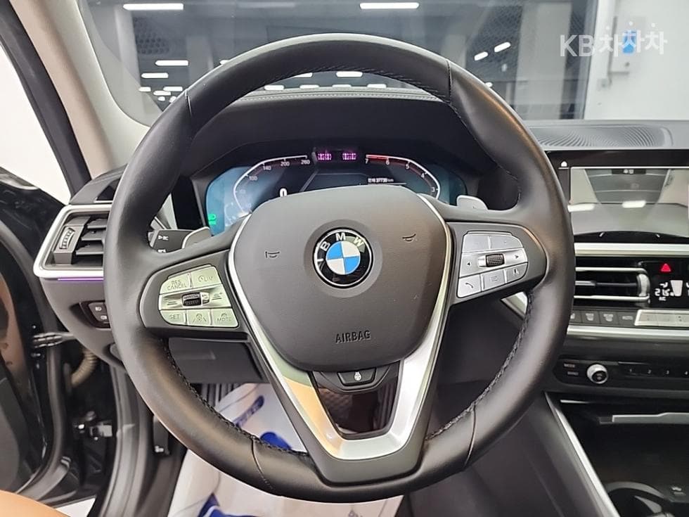 BMW 3 Series (G20)320i Luxury - 9