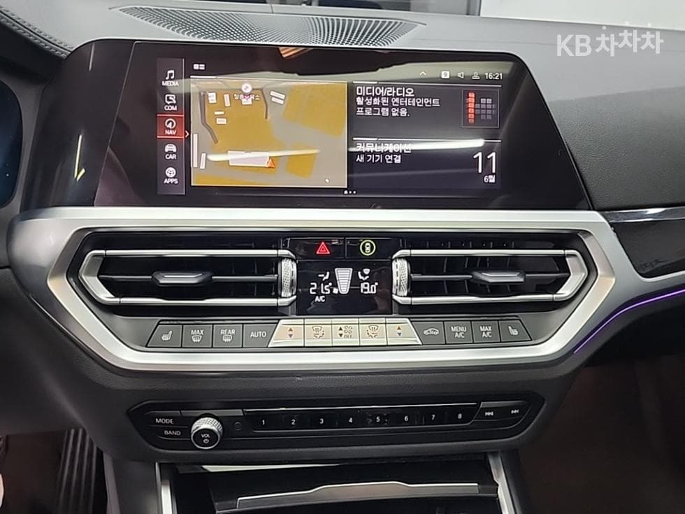 BMW 3 Series (G20)320i Luxury - 10